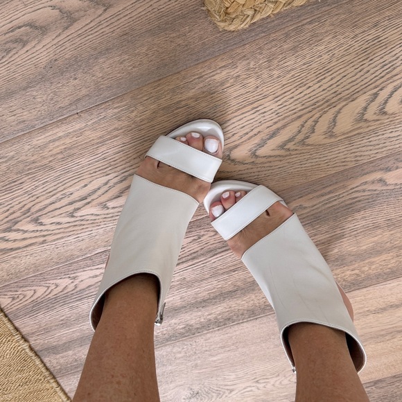 Neiman Marcus NWT Bootie White leather sandal 🌈 - Picture 8 of 17